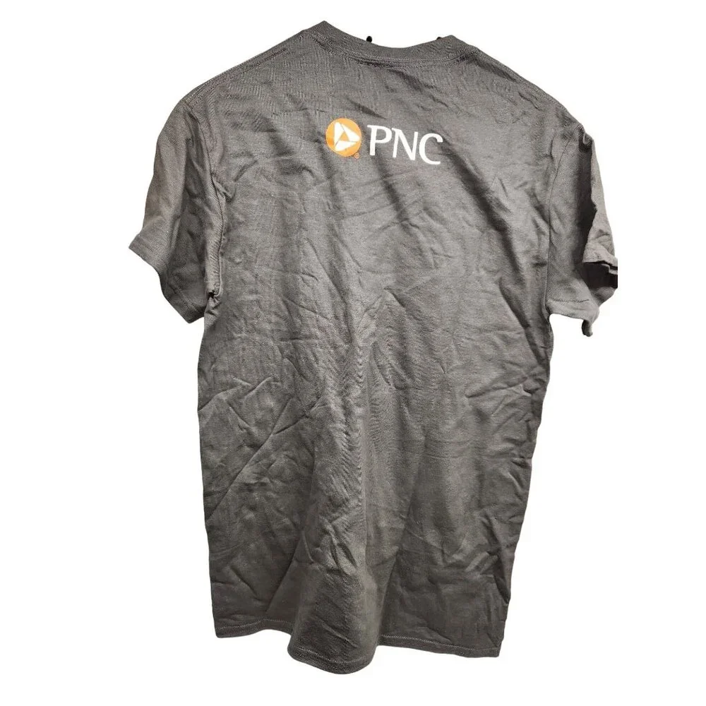 Gildan Pittsburgh Pirates PGH Baseball Graphic Tee S‎ - Sponsored by PNC